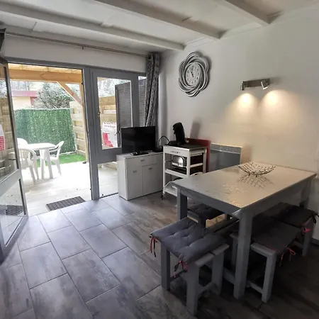 Les De 홀리데이파크 *